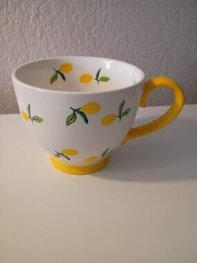Signature Housewares Lemon Stoneware Coffee Mug White Yellow Microwave Safe